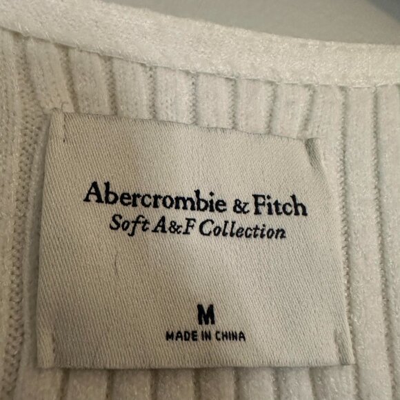 Abercrombie & Fitch Soft A&F Ribbed Knit V-Neck Sweater - Medium - Picture 2 of 4